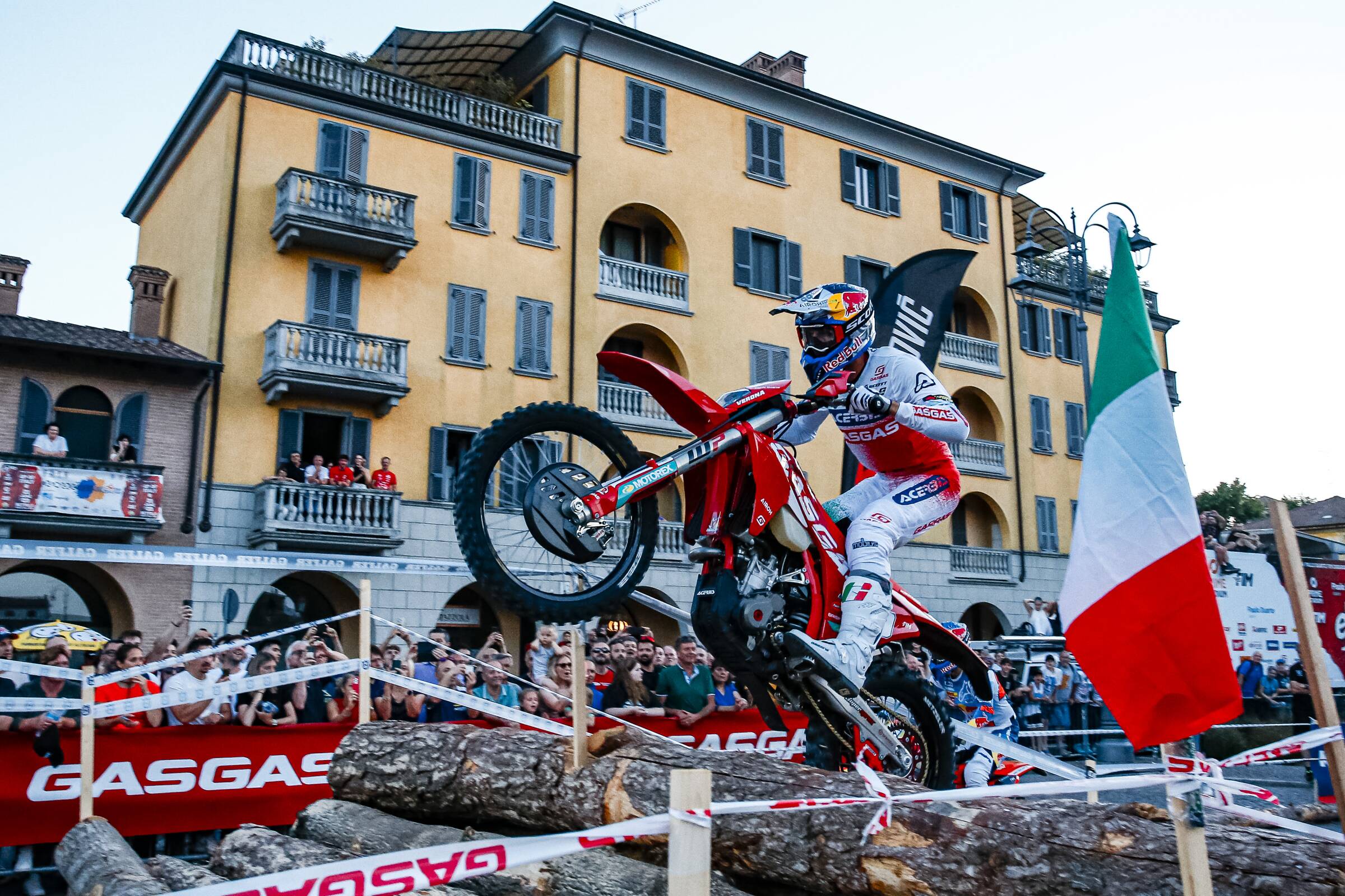 SPETTACOLARE VITTORIA IN ENDUROGP PER ANDREA VERONA NELLA TAPPA ITALIANA DEL MONDIALE