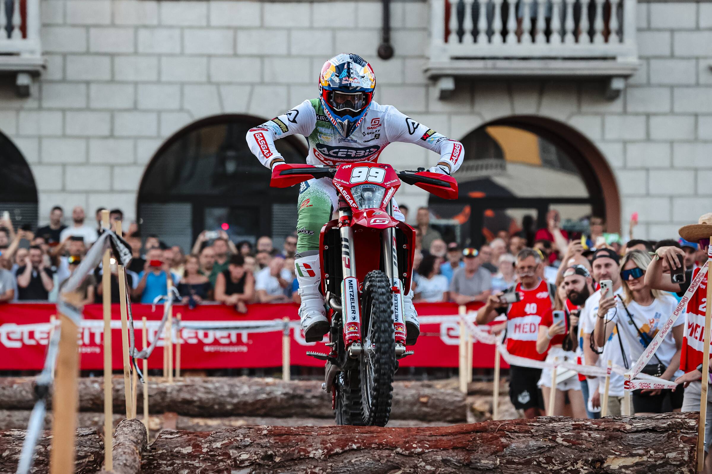 SPETTACOLARE VITTORIA IN ENDUROGP PER ANDREA VERONA NELLA TAPPA ITALIANA DEL MONDIALE