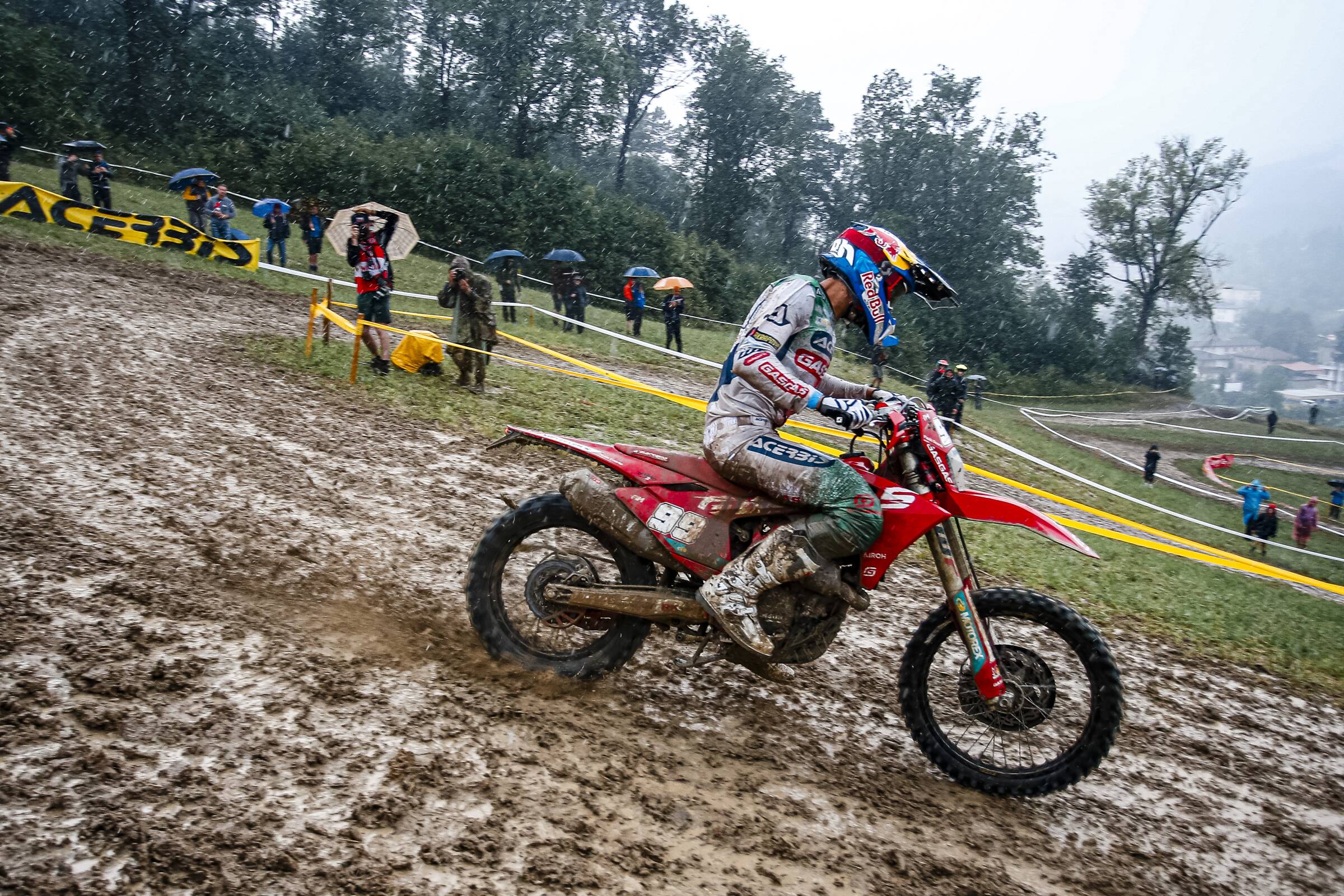 SPETTACOLARE VITTORIA IN ENDUROGP PER ANDREA VERONA NELLA TAPPA ITALIANA DEL MONDIALE