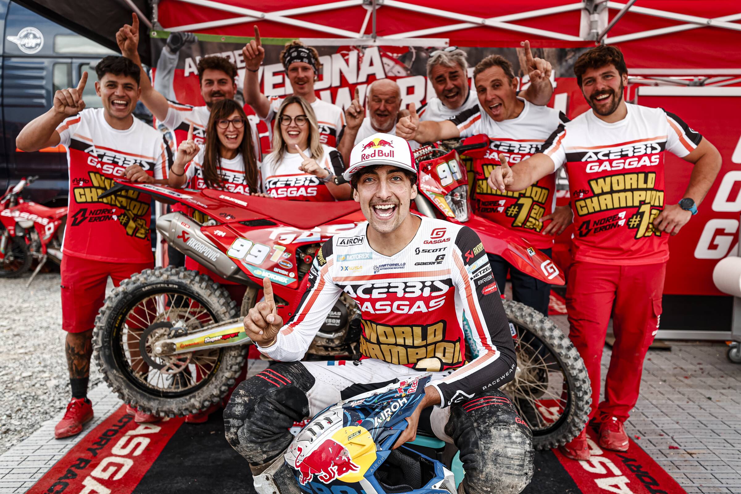 ANDREA VERONA È IL CAMPIONE DEL MONDO ENDURO2 2024!