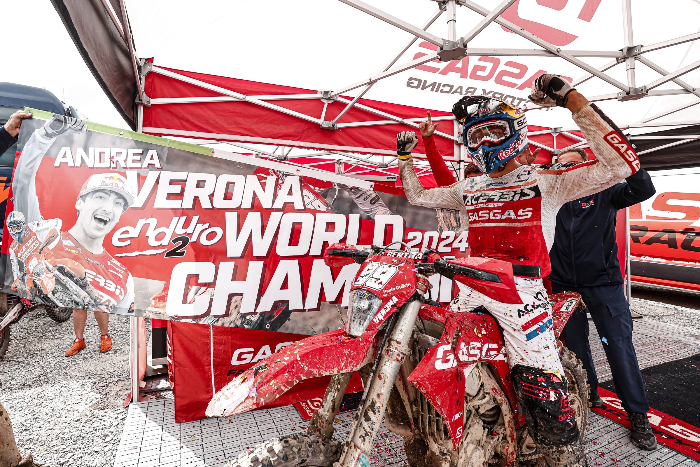 ANDREA VERONA È IL CAMPIONE DEL MONDO ENDURO2 2024!