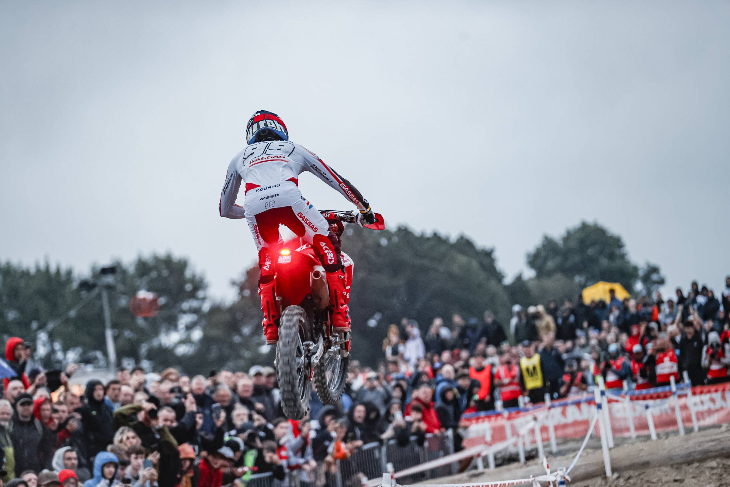 ANDREA VERONA È IL CAMPIONE DEL MONDO ENDURO2 2024!