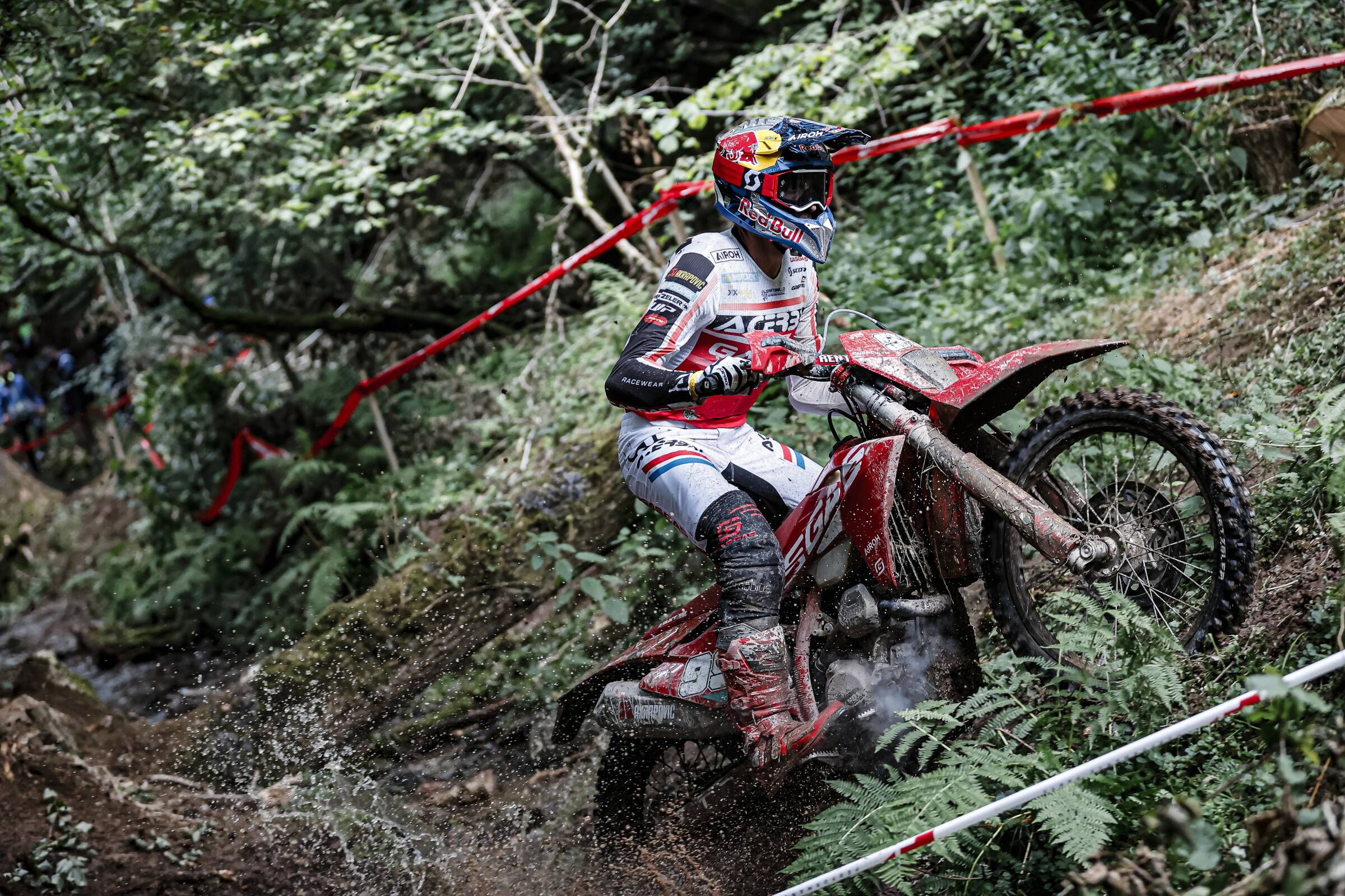 ANDREA VERONA È IL CAMPIONE DEL MONDO ENDURO2 2024!